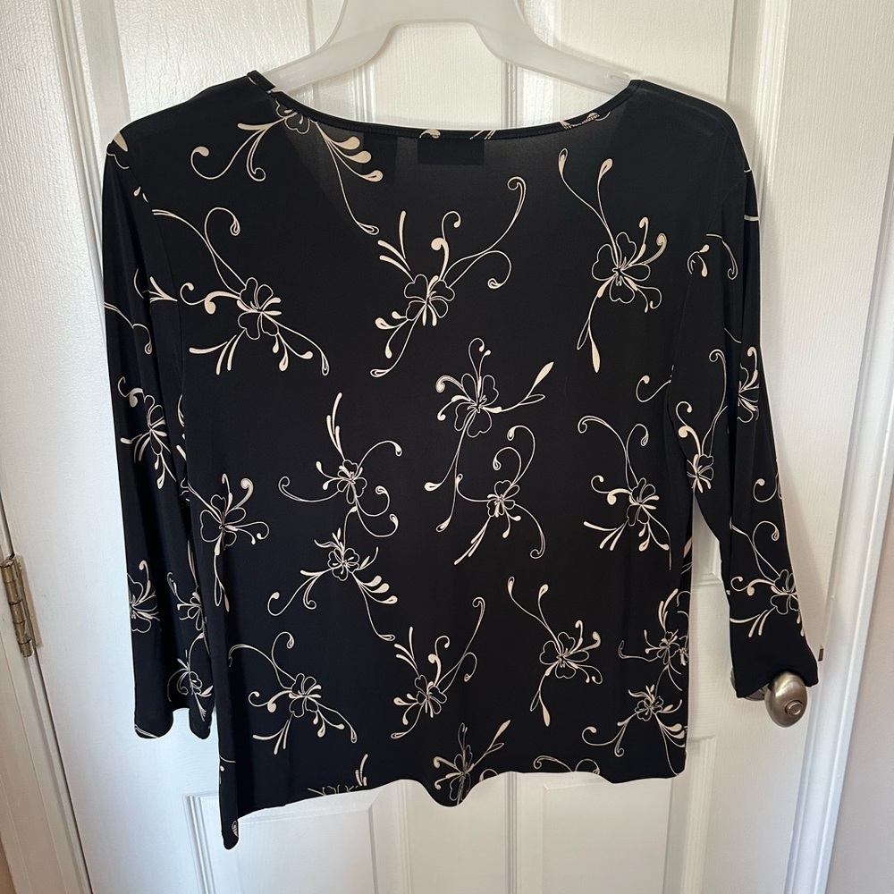 Apostrophe Women’s Top - Picture 2 of 3